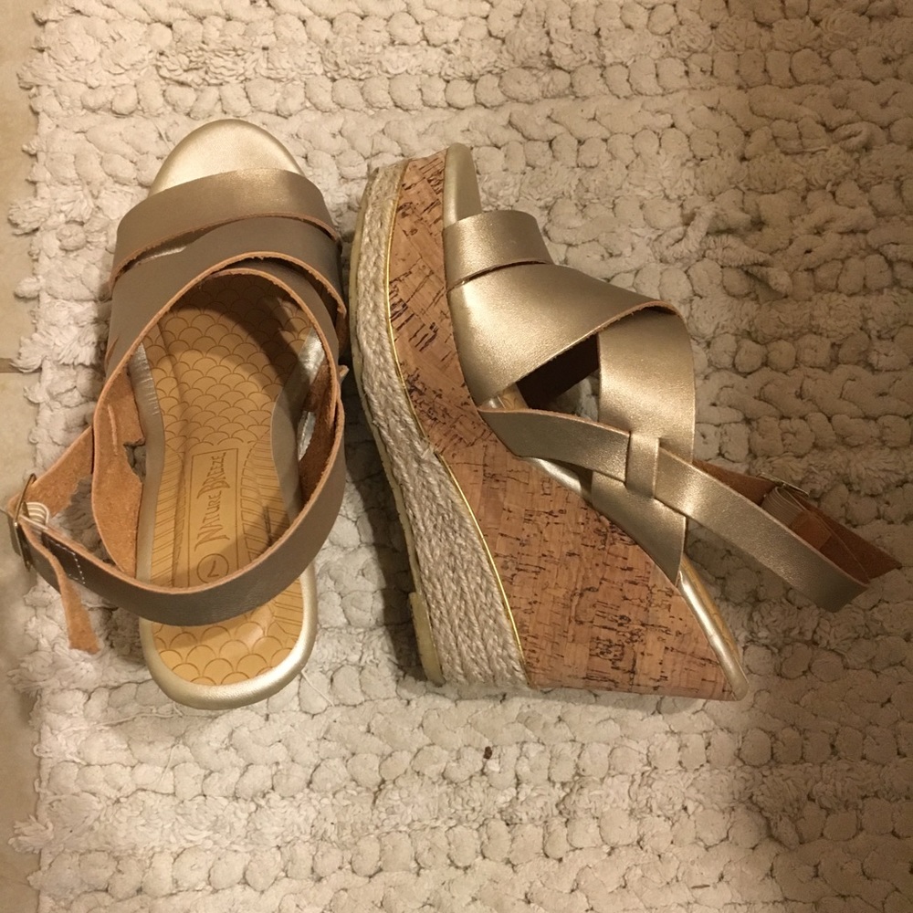 Nature Breeze gold wedges